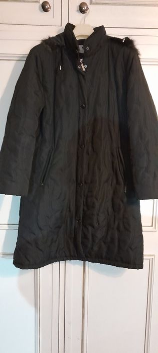 Parka comprida acolchada com capuz