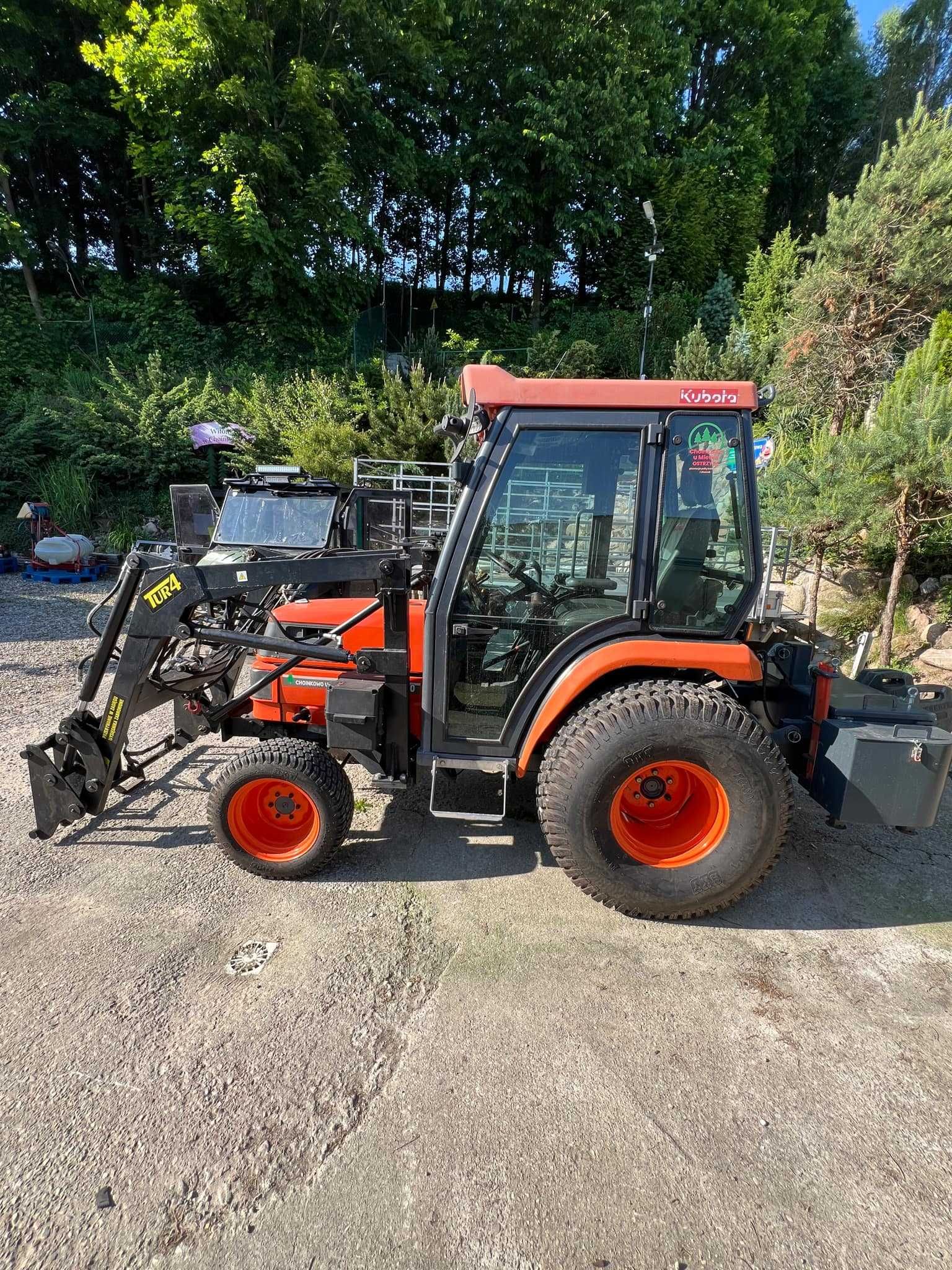 Kubota traktor ST30 z turem 4x4