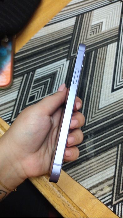 Iphone 12 roxo em otimo estado apenas um arranjam na tela da frente