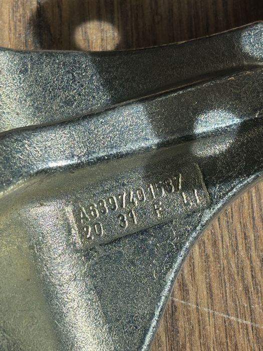 Zawiad drzwi  tyl lewy  dolny  MERCEDES VITO II W639