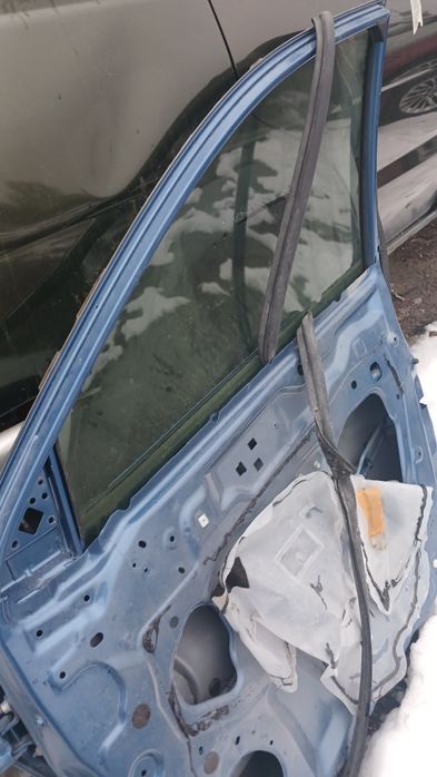 Ниссан х-трейл т32.Оригинал.Стекло правой передней двери.