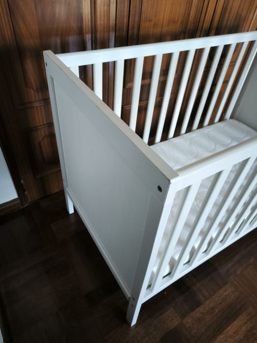 Berço Ikea com colchao