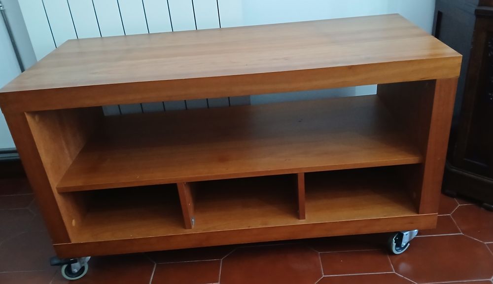 Mesa TV com rodas