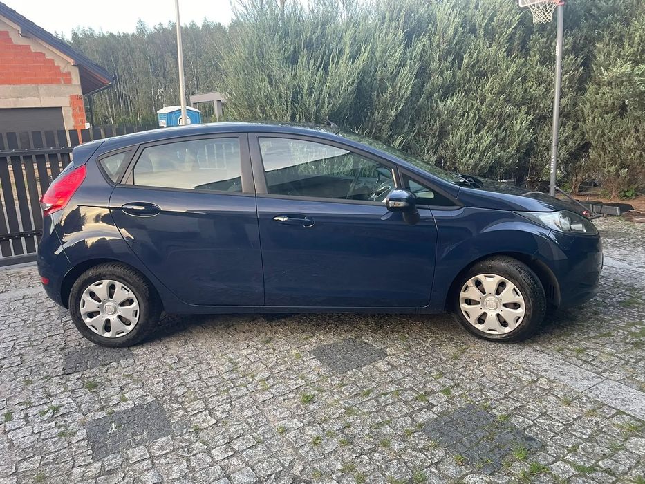 Ford Fiesta Niezawodna Fiesta - polski salon - czujniki - bluetooth
