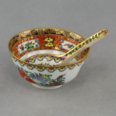Taça e colher em Porcelana da China – 2.ª metade do séc. XX