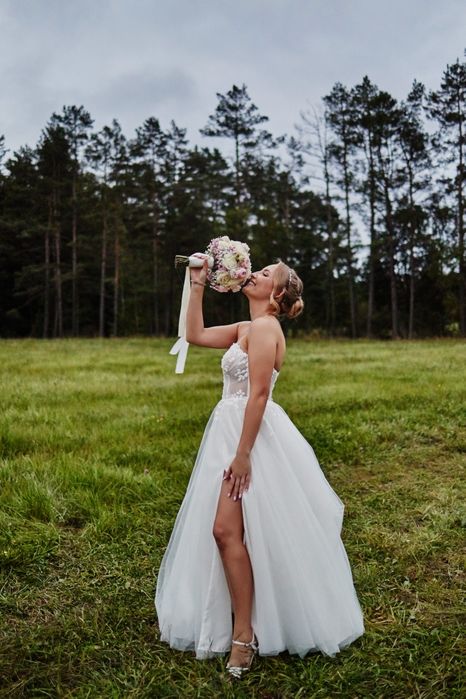 Suknia ślubna kolor biały