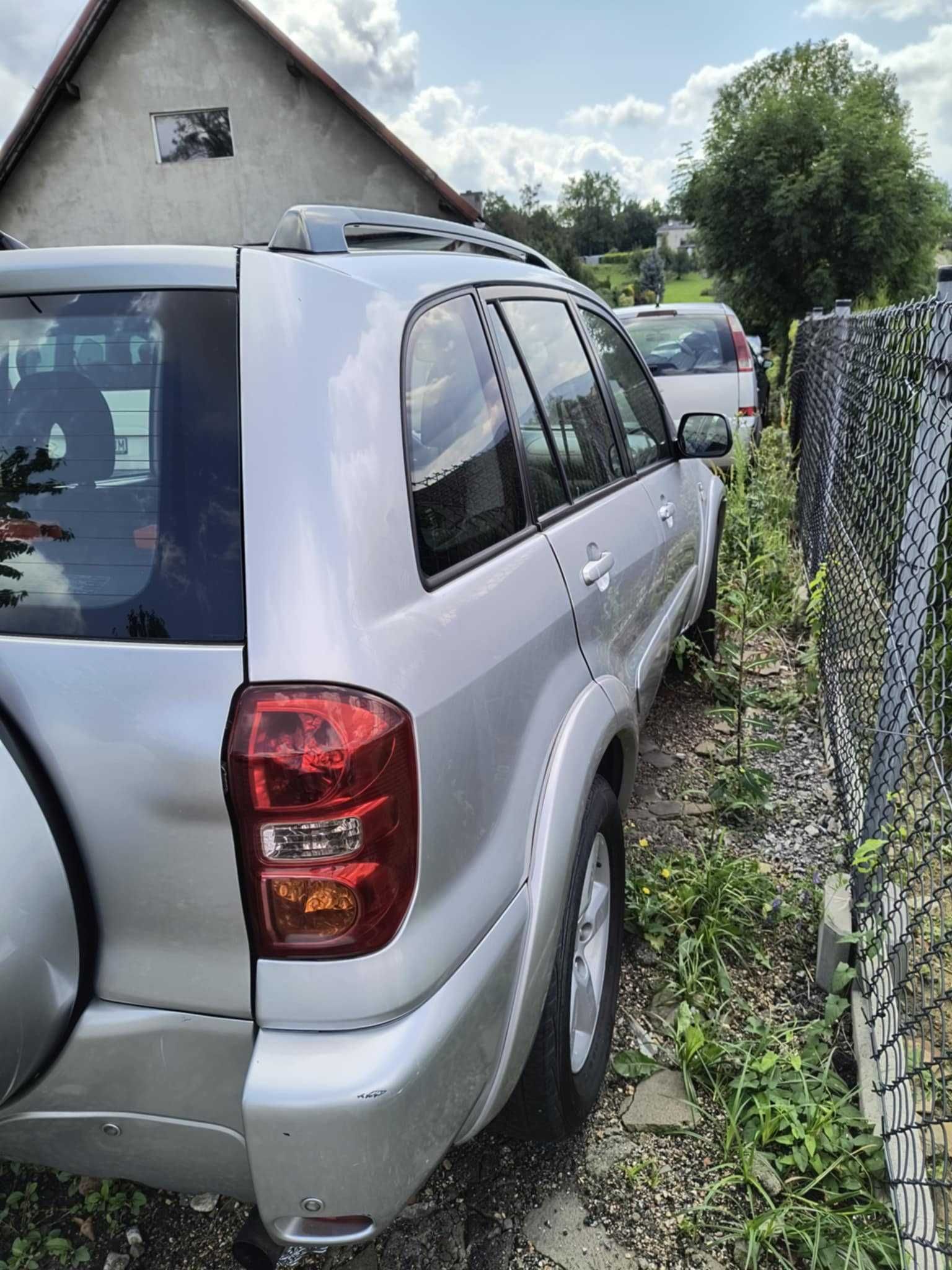 SUV Toyota RAV4 4x4 2.0 D-4D 2005 (USZKODZONY)