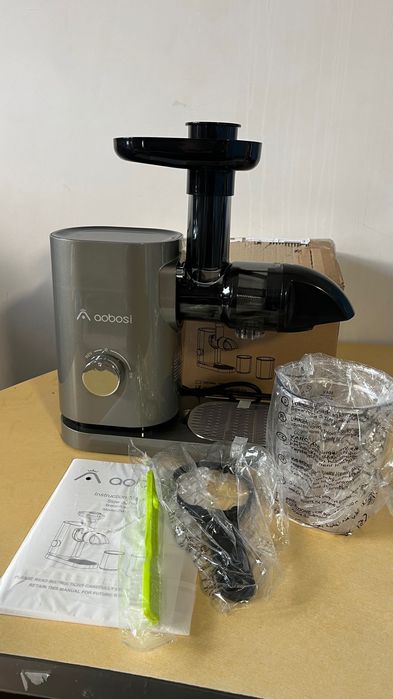 Sokowirówka wyciskarka wolnoobrotowa, z cichym silnikiem, z kubkiem