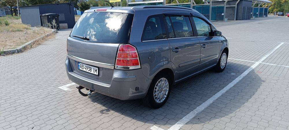 Опель зафіра 1.8 газ/бенз. 7місць гарний стан