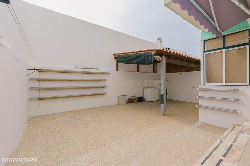 Apartamento T2 no Samouco com terraço