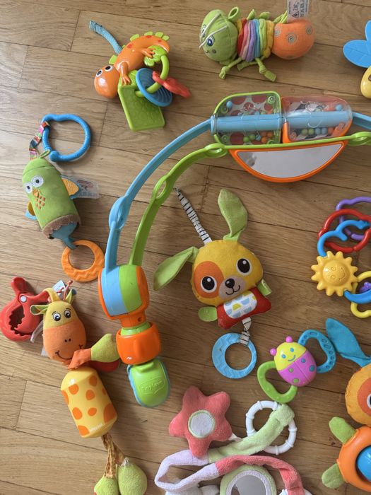 Підвісні іграшки для немовля