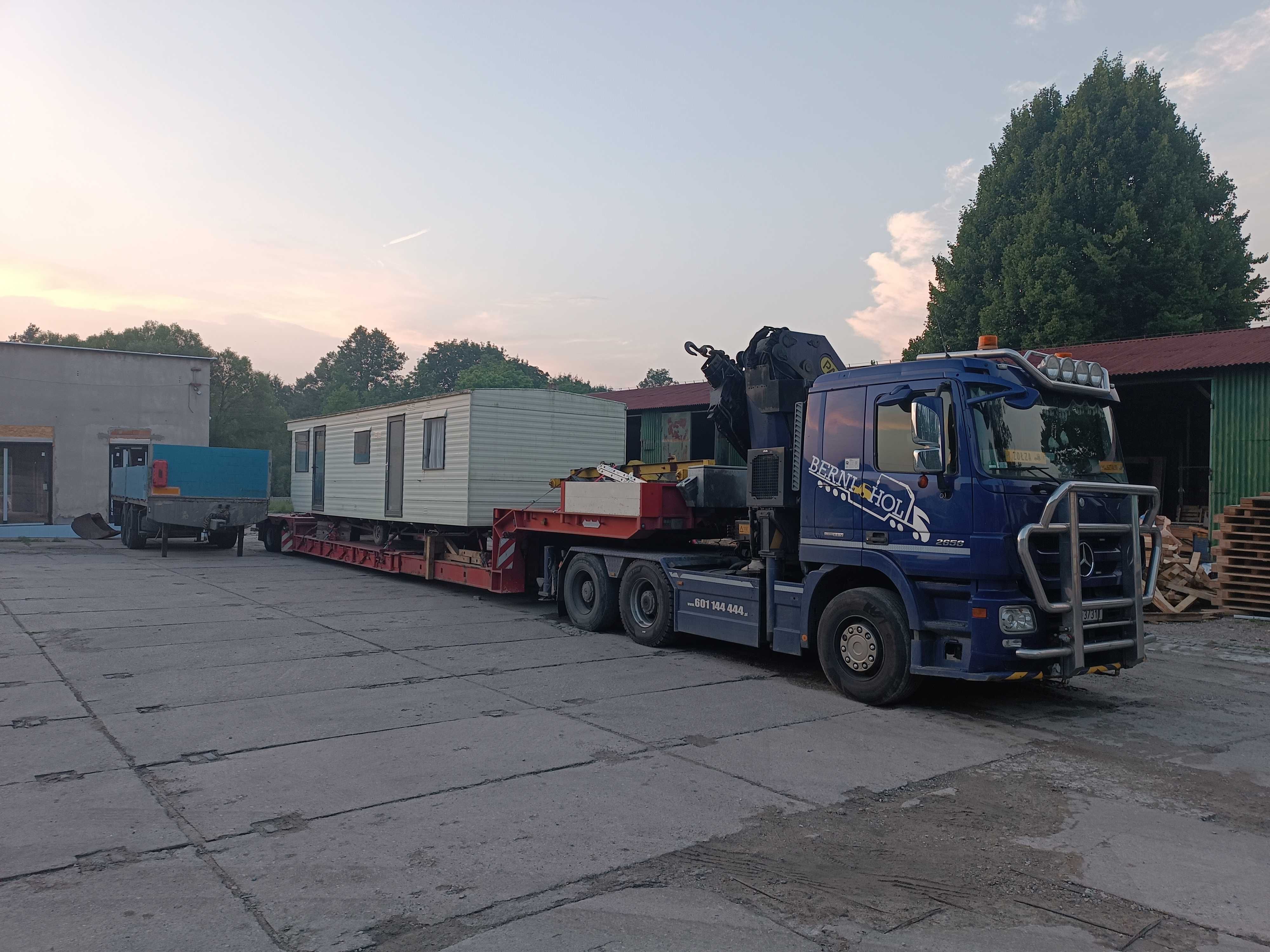 Transport HDS Niskopodwoziowy Laweta Wynajem kontenerów Platforma TIR
