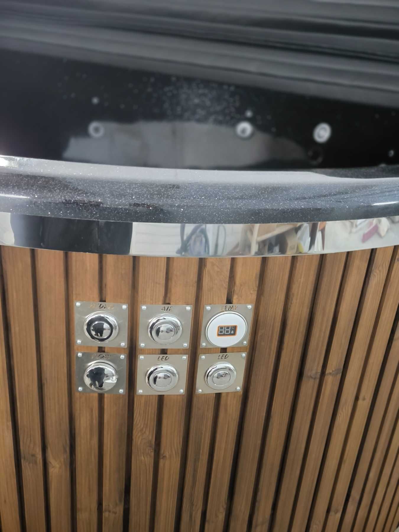 Balia ogrodowa gorąca beczka jacuzzi hydromasaż