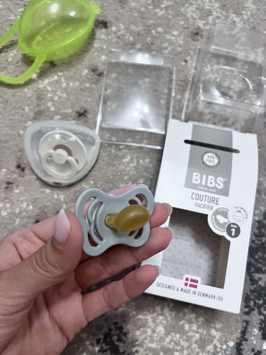 Набір сосок пустушок BIBS Colour BIBS Couture 0-6 міс контейнер футляр