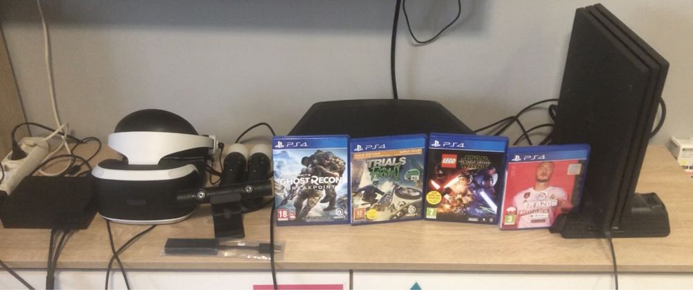 PS4 PRO + 2 pady + PSVR (cały zestaw) + Gry