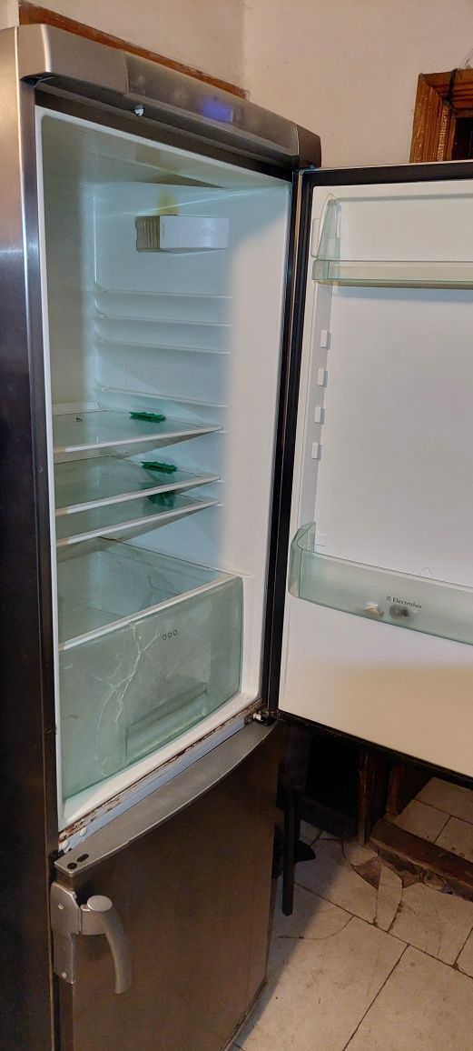 Холодильник электро-люкс