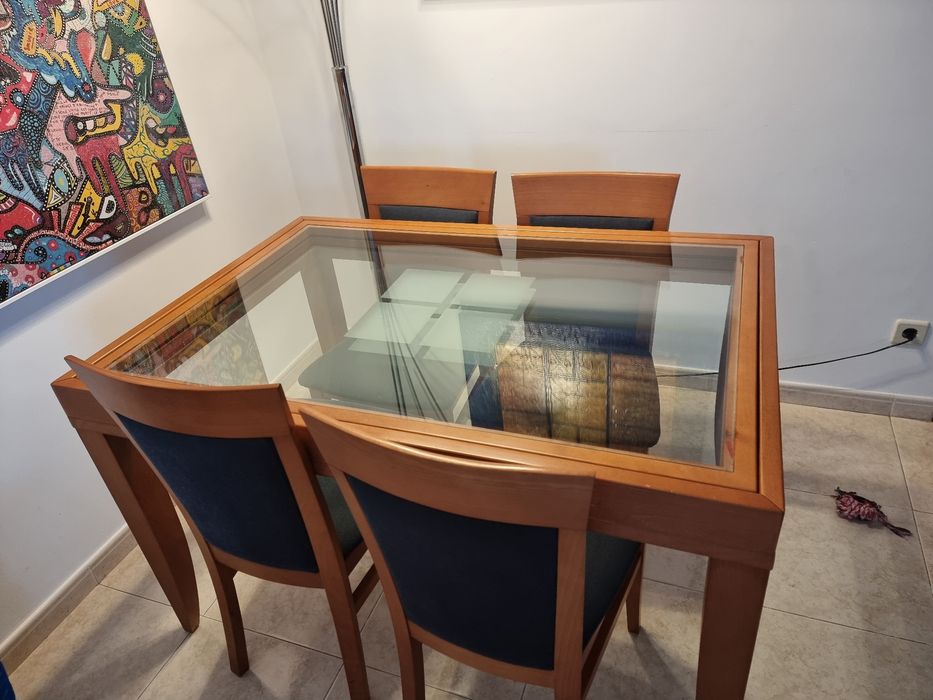 Mesa de Sala de Sala de Jantar com quatro cadeiras