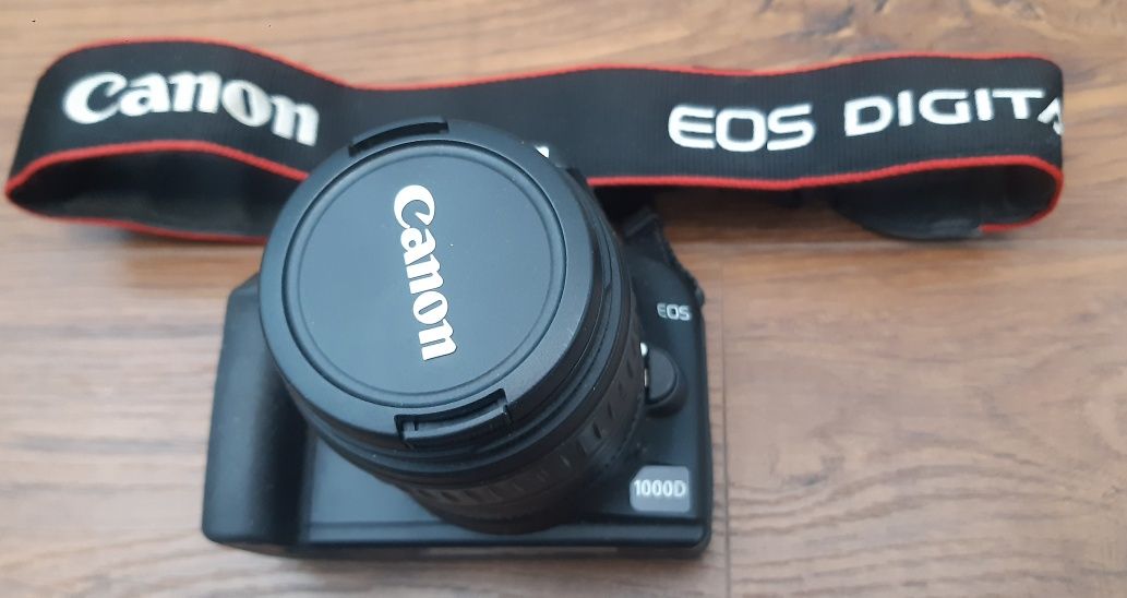 Фотоаппарат Canon EOS 1000D DS1261911