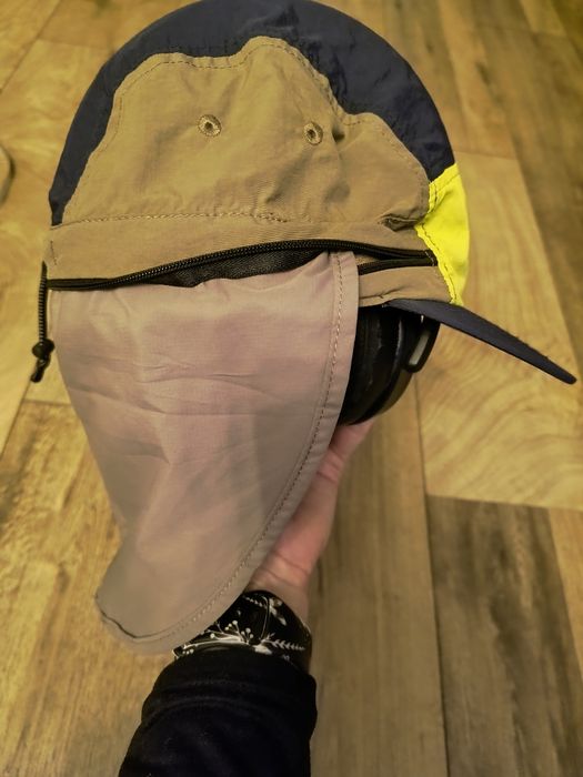 Czapka z daszkiem 4F z chowaną osłoną na kark