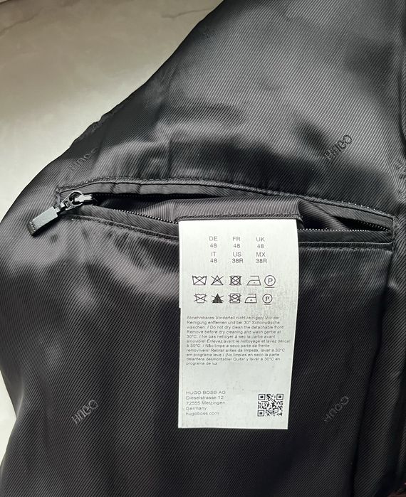 Чоловіче пальто Hugo Boss, темно-синього кольору