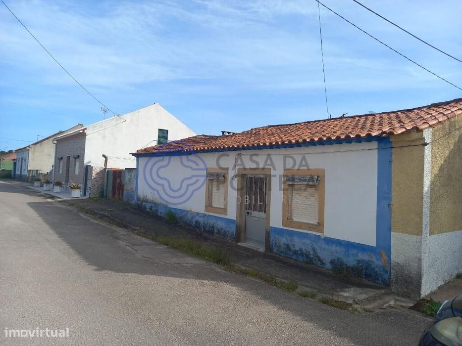 Moradia para recuperar perto da cidade de Tomar no Centro de Portugal