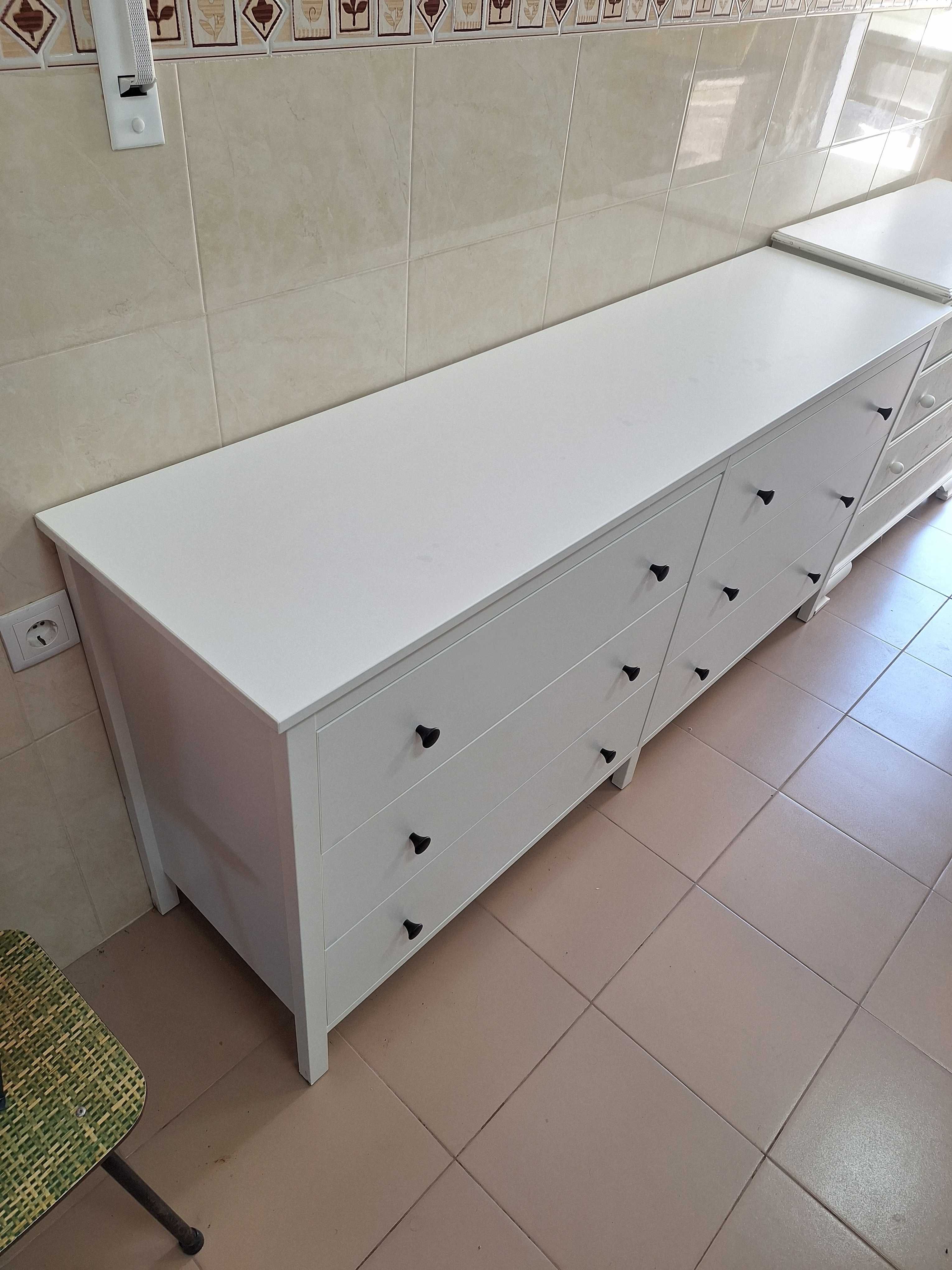 Cómoda Ikea com 6 gavetas