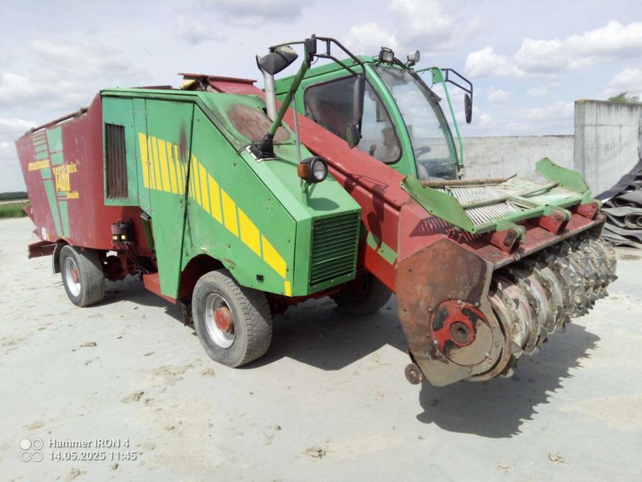 Wóz paszowy samojezdny strautmann verti mix 1400 double