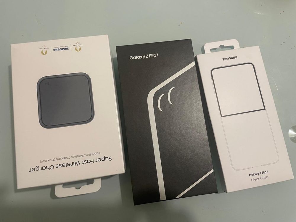 Samsung Galaxy Z Flip 7 NOVO (lacrado) + Clear Case + Wireless Charger