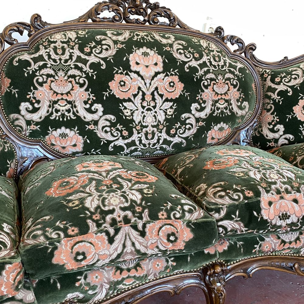 Мʼяка частина бароко, меблі з європи, диван і два крісла