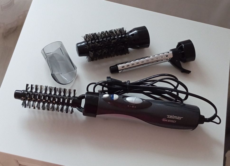 Suszarka z lokówką i szczotkami