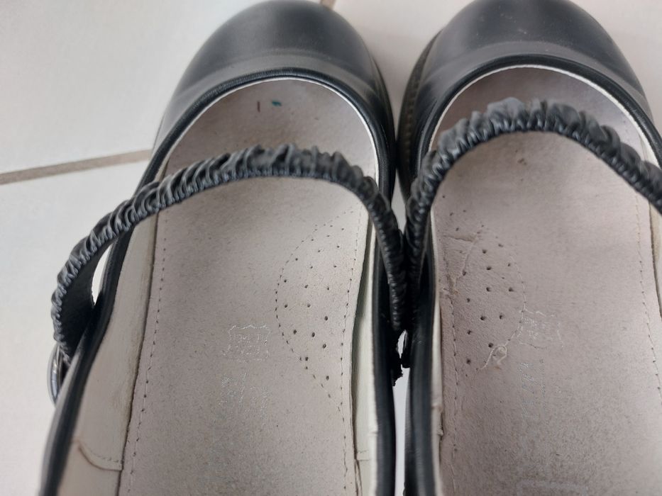 Туфлі чорні шкільні на дівчинку, еко-шкіра, б/в, 30р.