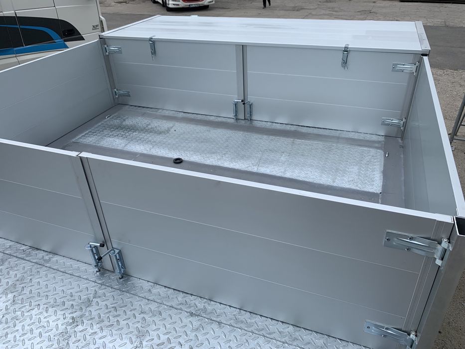 Naczepa niskopodwoziowa do transportu ciągników siodłowych, maszyn.