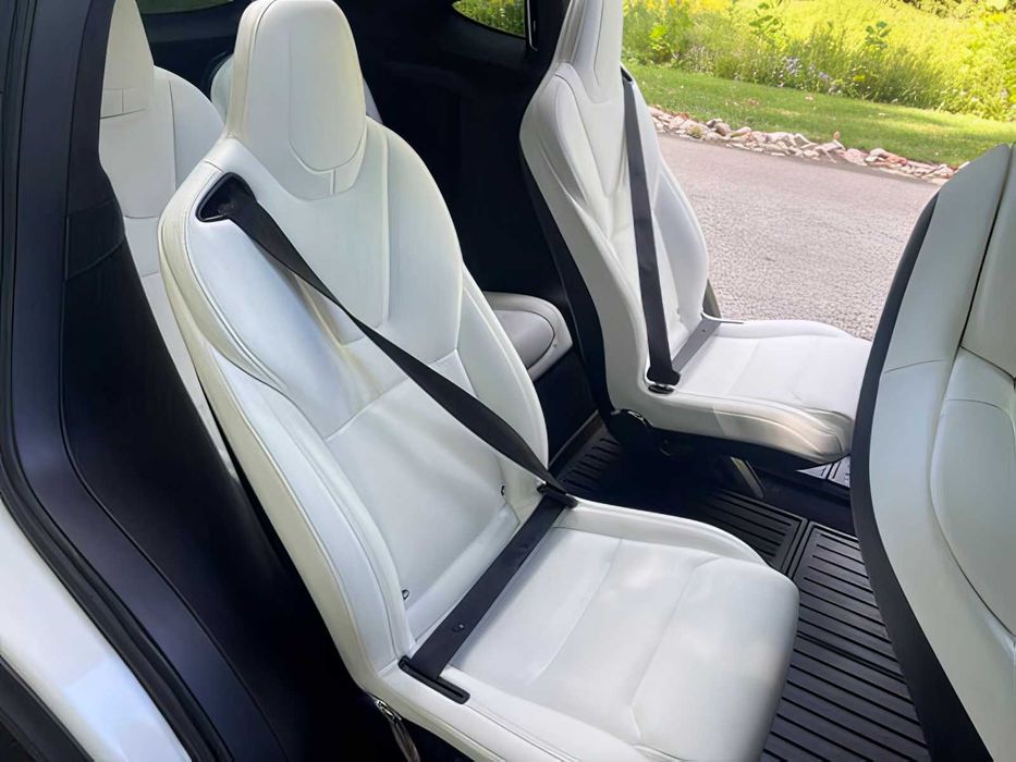 Tesla Model X      2018
