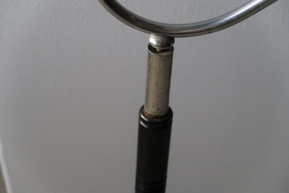 Cinzeiro de pé antigo