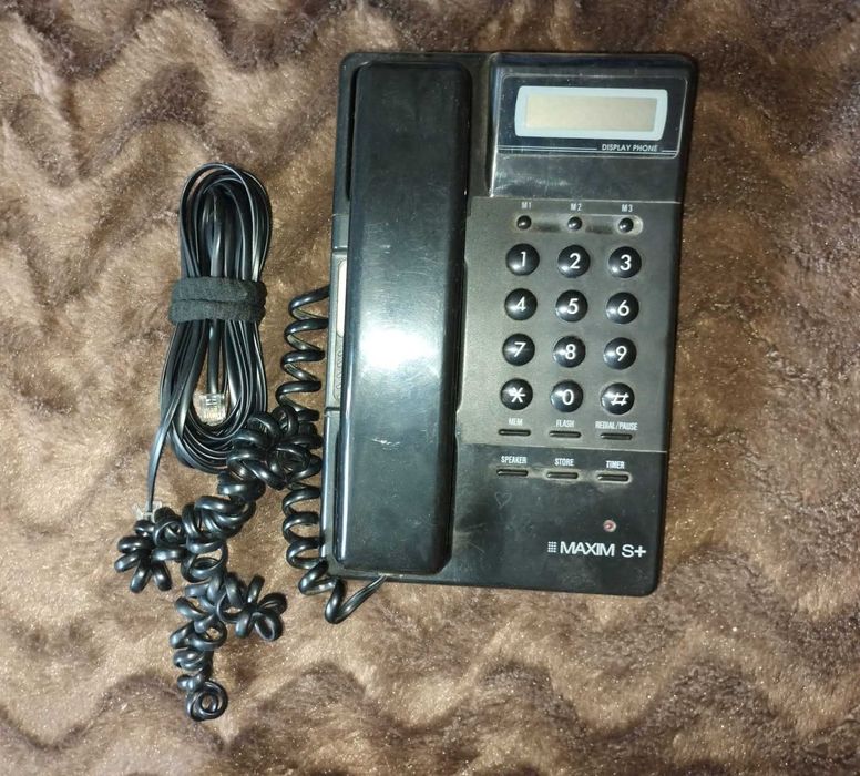 telefon stacjonarny, maxim S+, czarny telefon, telefon ze słuchawką