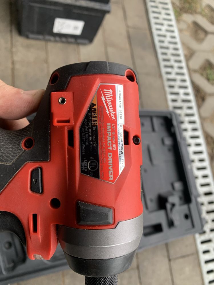 Zakretarka udarowa Milwaukee M12 FID plus bateria 6ah