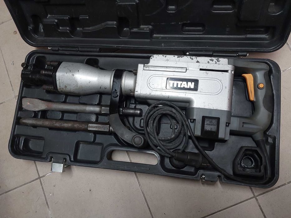 Młot wyburzeniowy TITAN