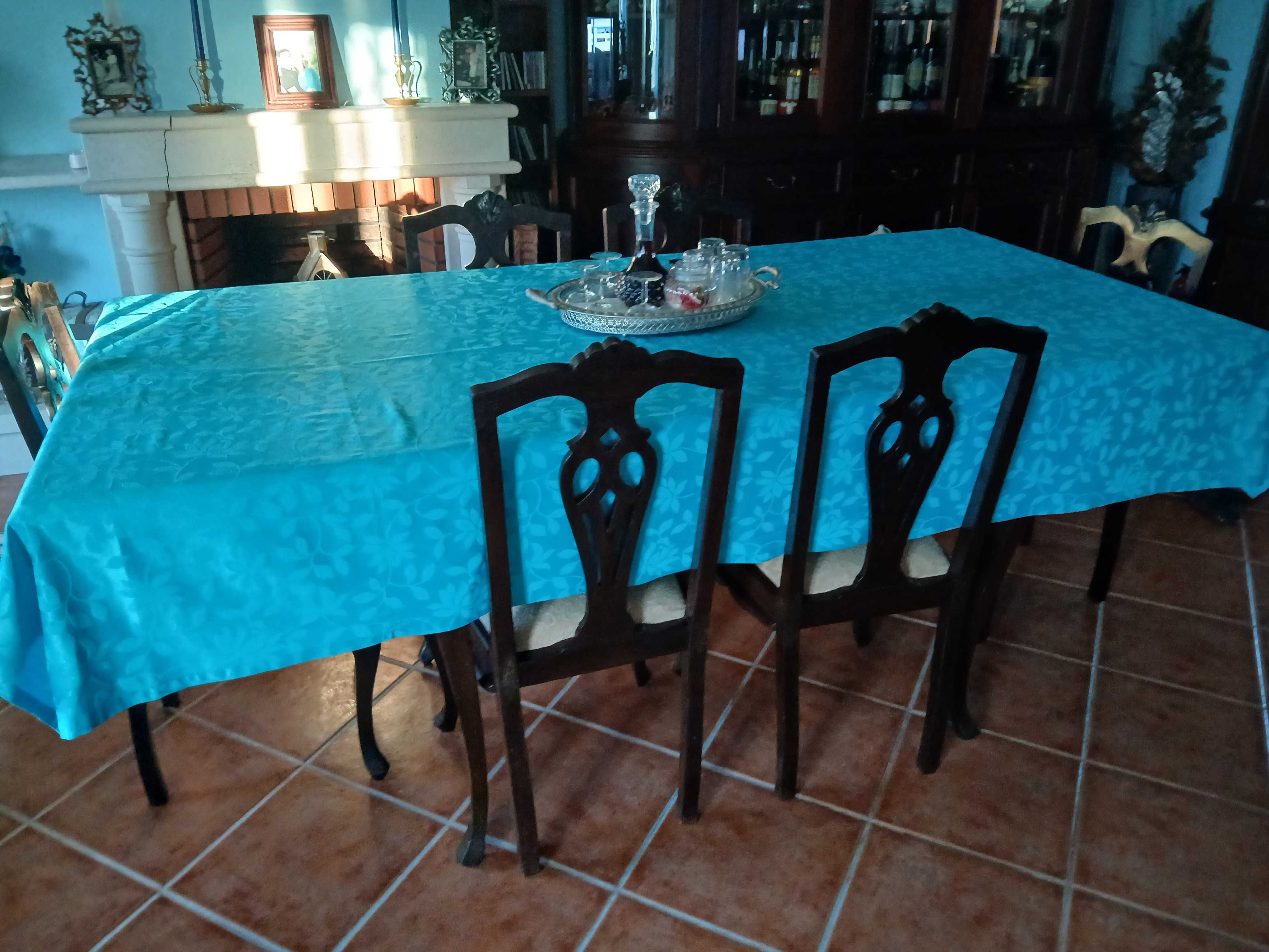 Mesa Queen Anne extensível  e 6 cadeiras