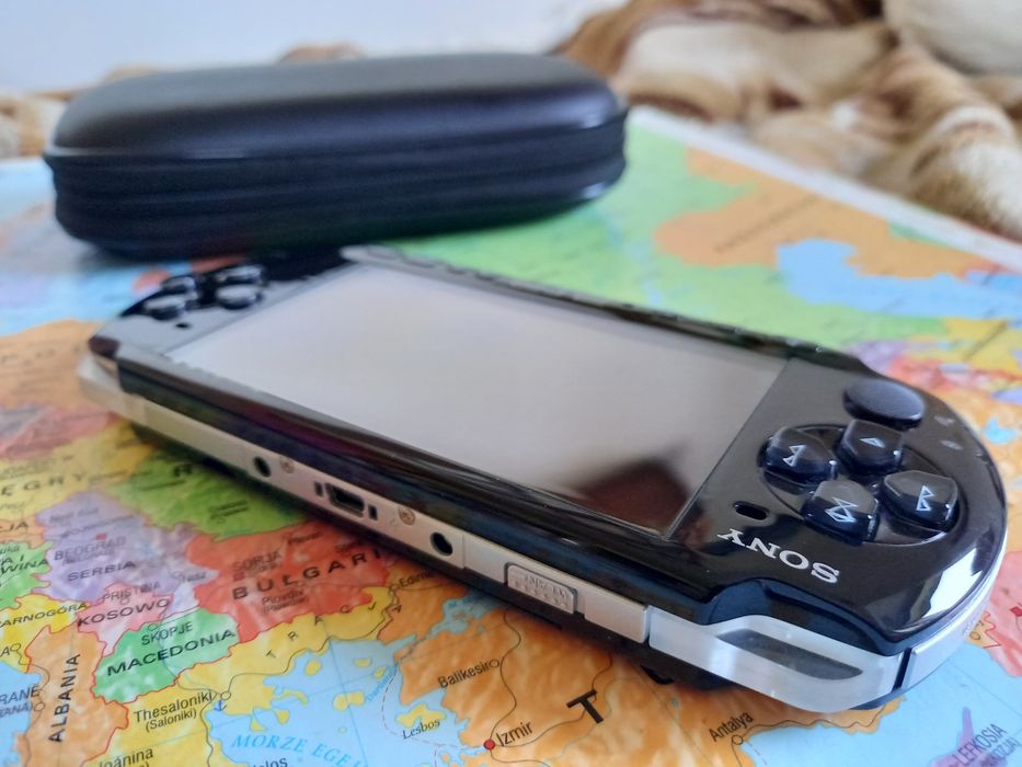 Konsola Sony psp 3004 (3000)  slim piano black 16gb 53gry stan BDB