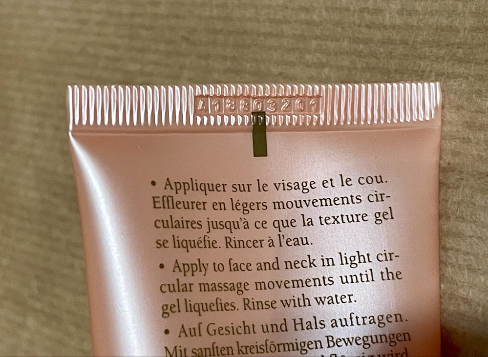 Peeling z AHA i zieloną herbatą Guinot 50 ml