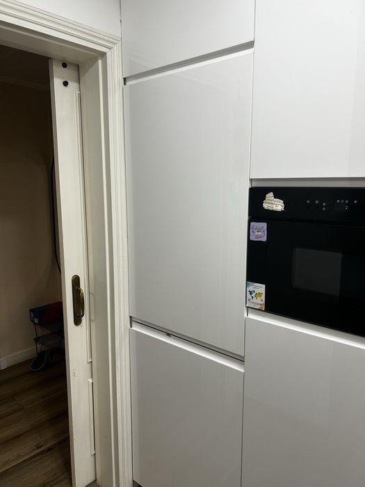 Frigorífico Combinado de Encastre Whirlpool No Frost, 6th Sense, 193cm