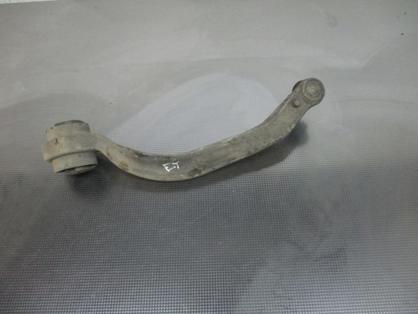 Braço de suspensão frente direito VOLKSWAGEN Passat (3B3)