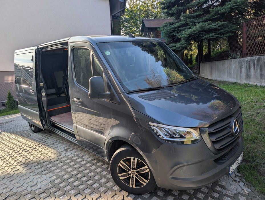 Wynajem busa na 9os. Mercedes Sprinter, zabudowa indywidualna. Komfort