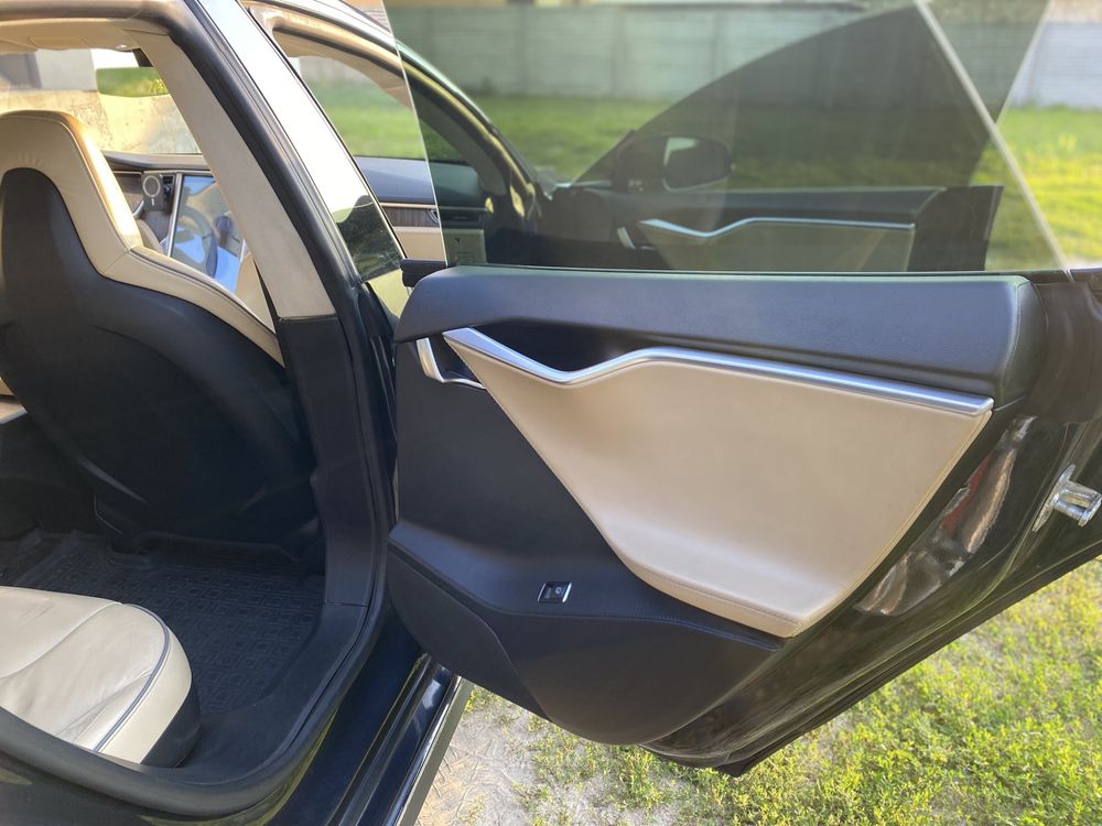 Tesla Model S 60 2013