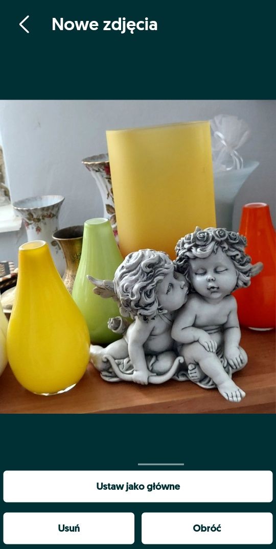Putto , porcelanowa figurka chłopiec z czerwoną szarfą,sygnowana