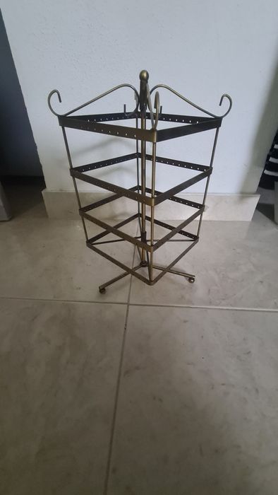 Suporte metálico para brincos