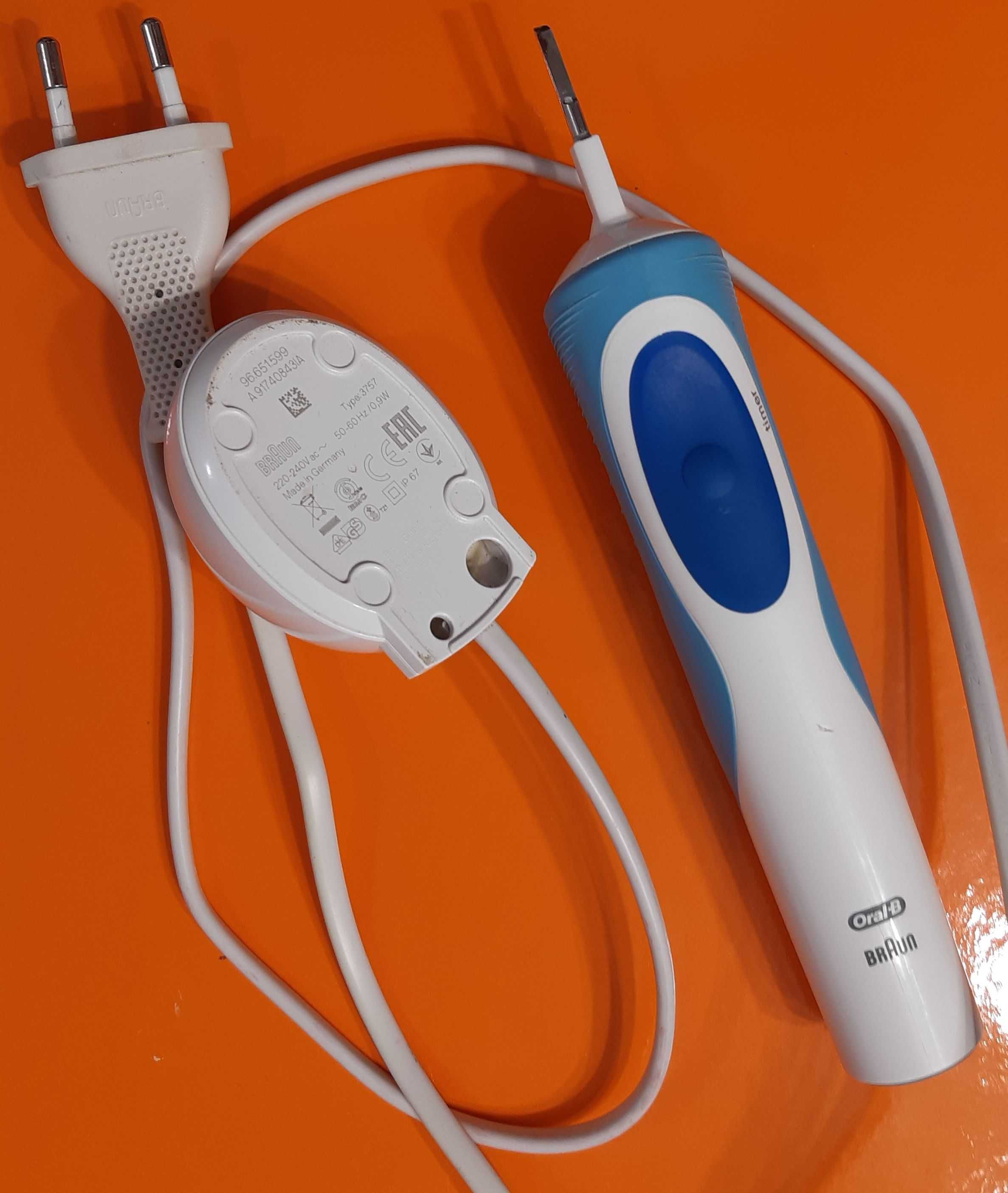 Szczoteczka Oral-B Vitality Cross Action  timer, ładowarka, końcówka