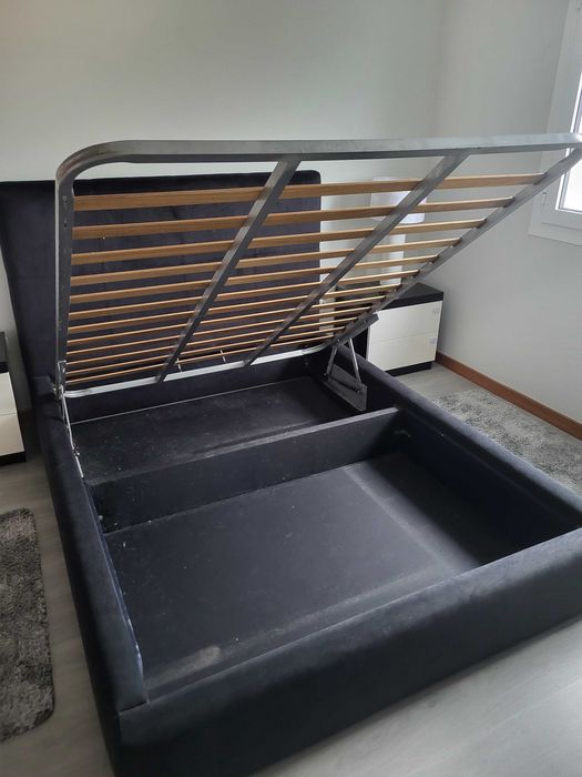 Cama de casal como nova