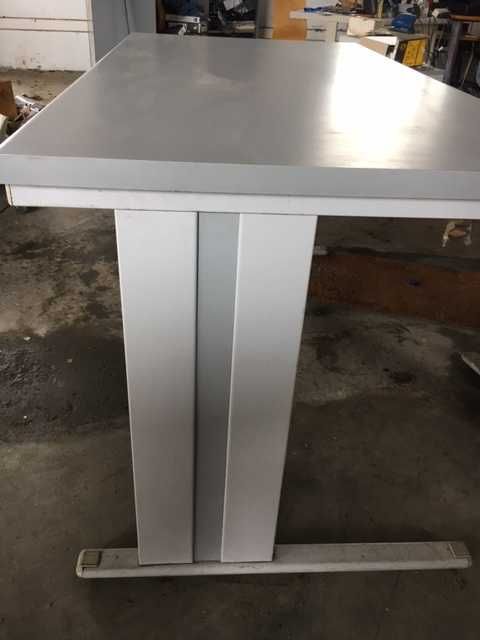 Secretaria com gavetas