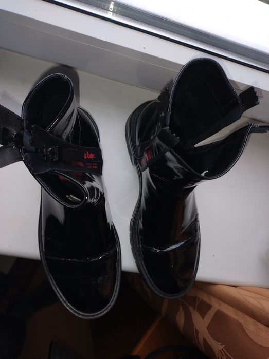 Buty Lakiery Lee Cooper nr 38 ładne, pęknięta podeszwa